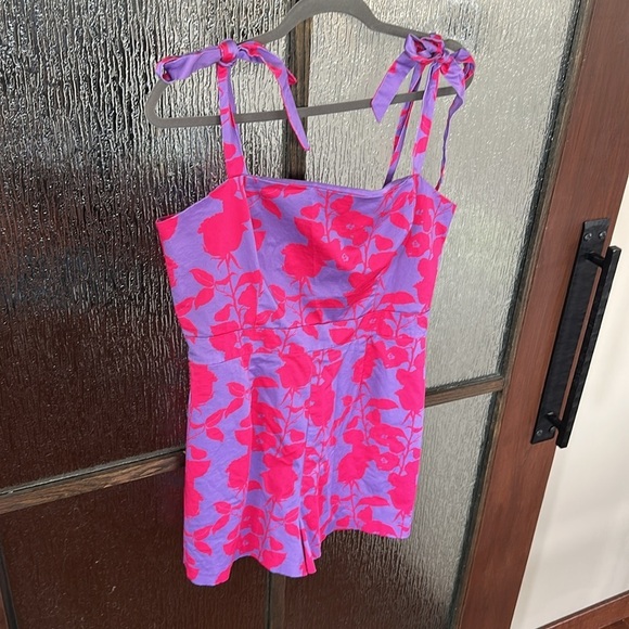 Slate & Willow Slate & Willow
Tie Shoulder Romper size 12. - Picture 5 of 11